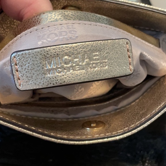 Michael Kors mini cross over bag - Picture 2 of 4